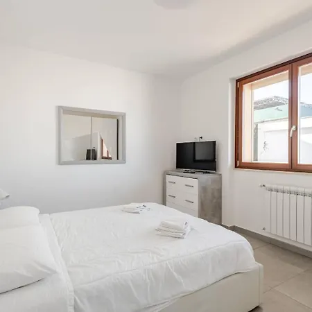 La Casa Di Valeria Con Piscina *