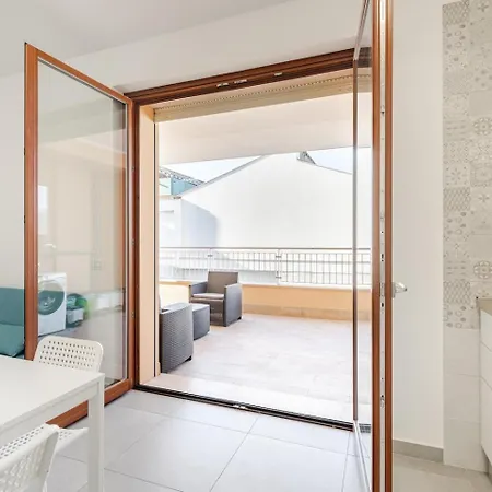 La Casa Di Valeria Con Piscina Rom
